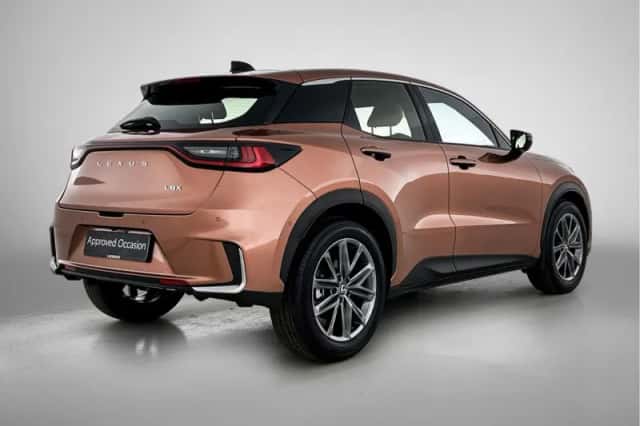 Lexus LBX (2025) thumbnail 2
