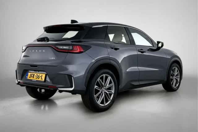 Lexus LBX (2025) thumbnail 2