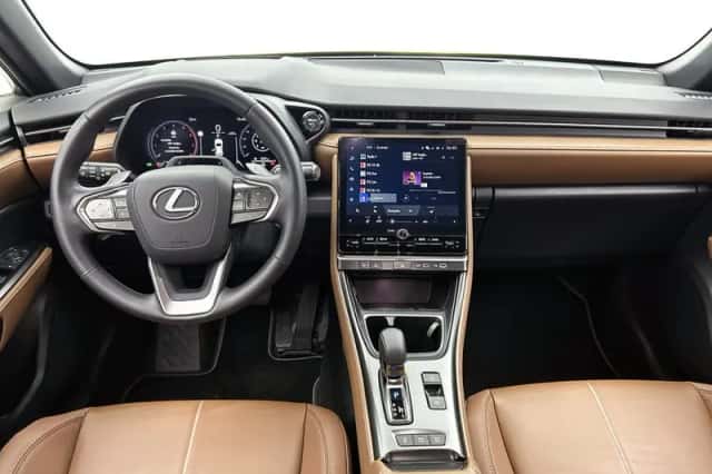 Lexus LBX (2025) thumbnail 4