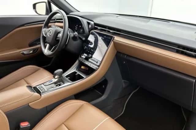 Lexus LBX (2025) thumbnail 6