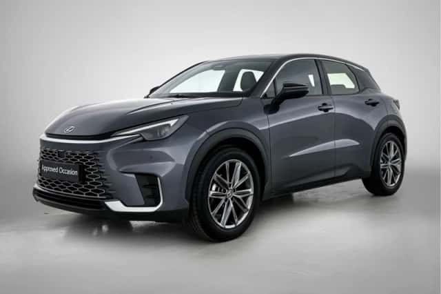 Lexus LBX (2024) thumbnail 1