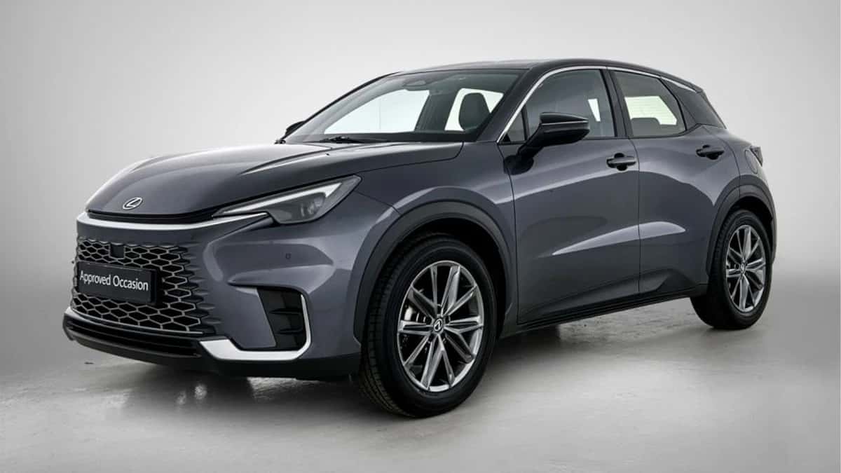 Lexus LBX (2024) — foto 1