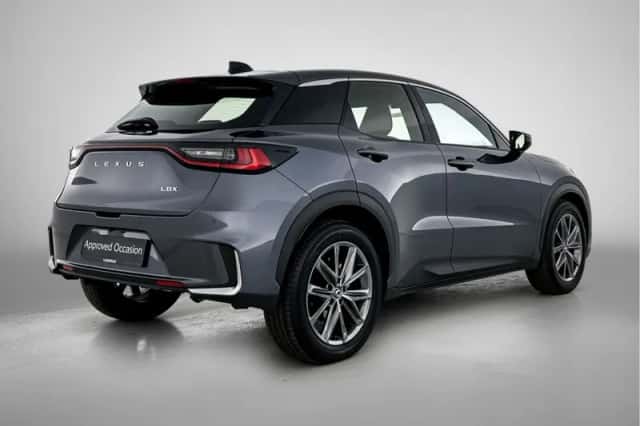 Lexus LBX (2024) thumbnail 2