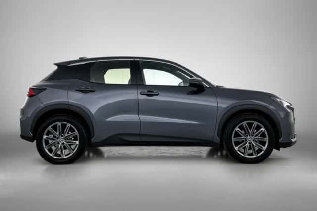 Lexus LBX (2024) thumbnail 11