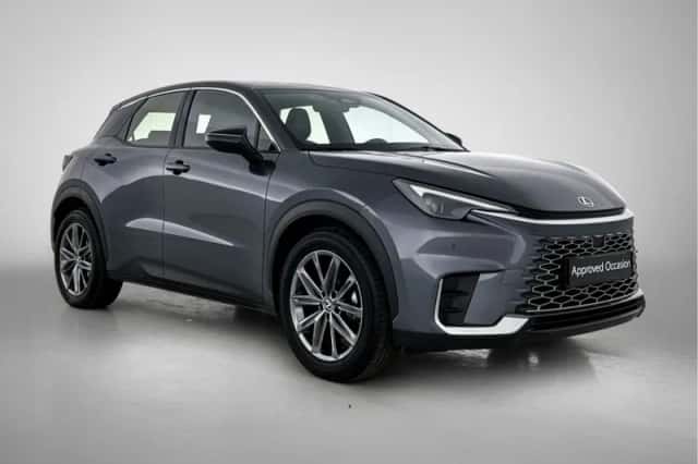 Lexus LBX (2024) thumbnail 12