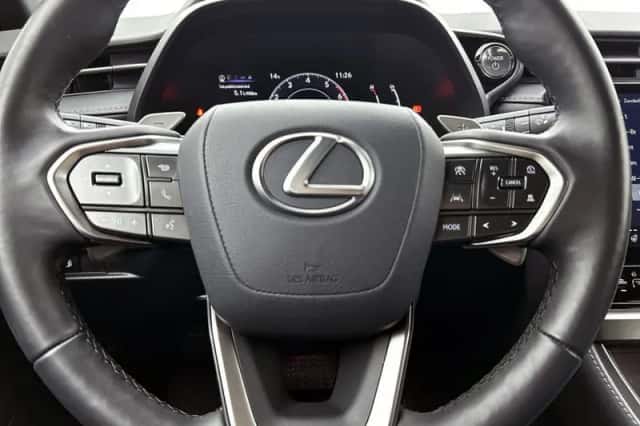 Lexus LBX (2024) thumbnail 17