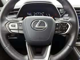 Lexus LBX (2024) thumbnail 17