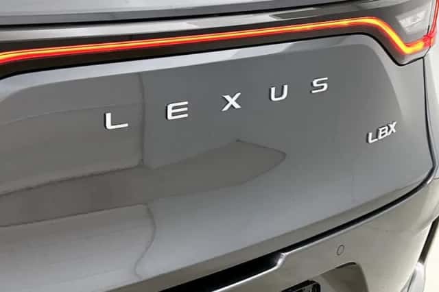Lexus LBX (2024) thumbnail 19