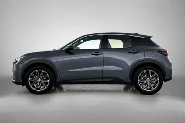 Lexus LBX (2024) thumbnail 3