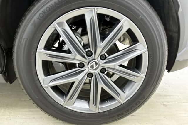 Lexus LBX (2024) thumbnail 23