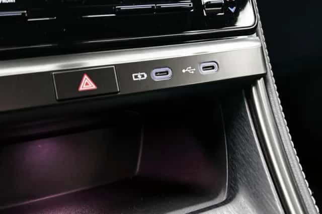 Lexus LBX (2024) thumbnail 24