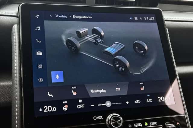 Lexus LBX (2024) thumbnail 28