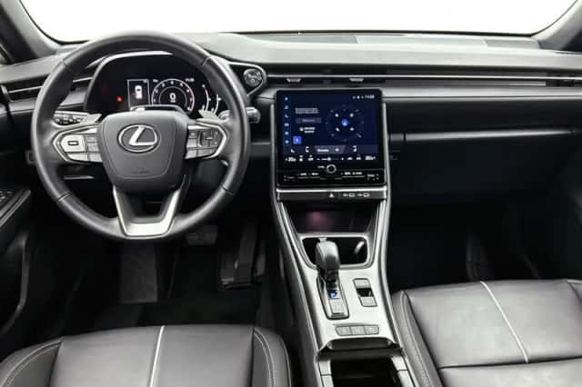Lexus LBX (2024) thumbnail 4