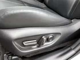 Lexus LBX (2024) thumbnail 36