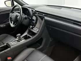 Lexus LBX (2024) thumbnail 6