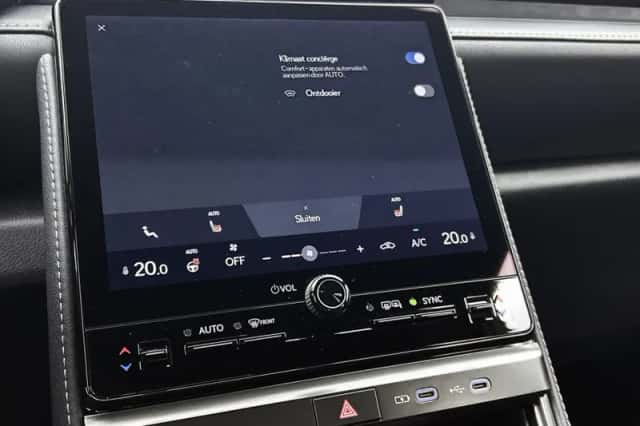Lexus LBX (2024) thumbnail 9