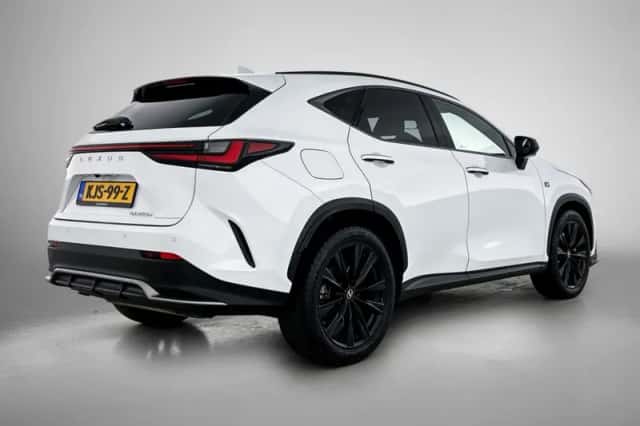 Lexus NX (2022) thumbnail 2