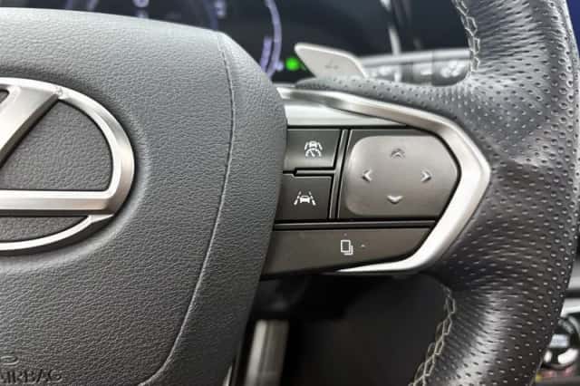 Lexus NX (2022) thumbnail 16