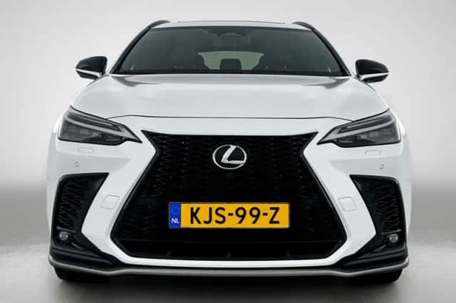 Lexus NX (2022) thumbnail 23