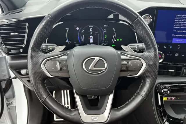 Lexus NX (2022) thumbnail 36