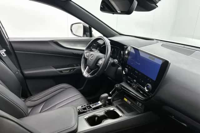 Lexus NX (2022) thumbnail 7