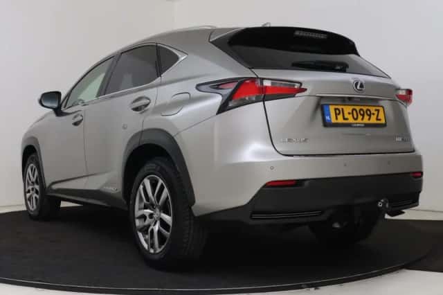 Lexus NX (2017) thumbnail 16