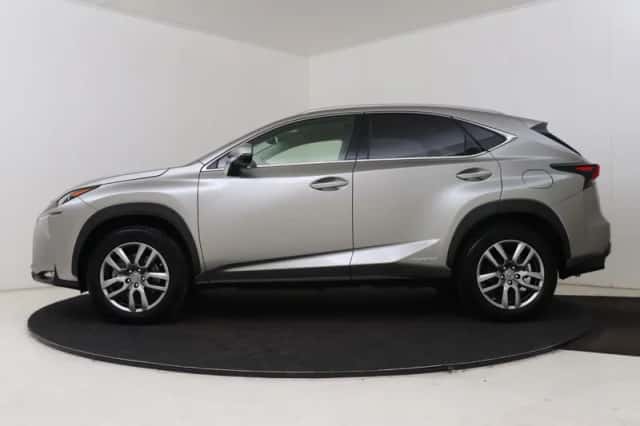 Lexus NX (2017) thumbnail 3
