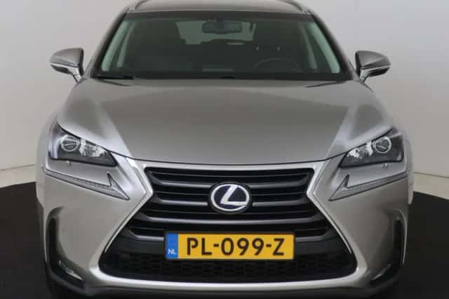 Lexus NX (2017) thumbnail 24
