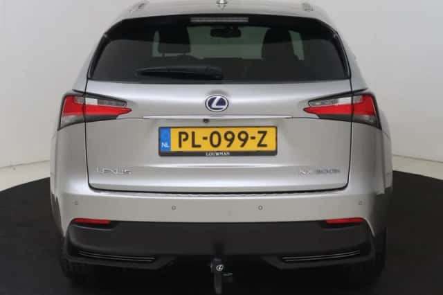 Lexus NX (2017) thumbnail 25
