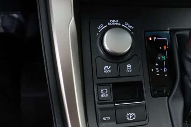 Lexus NX (2017) thumbnail 26