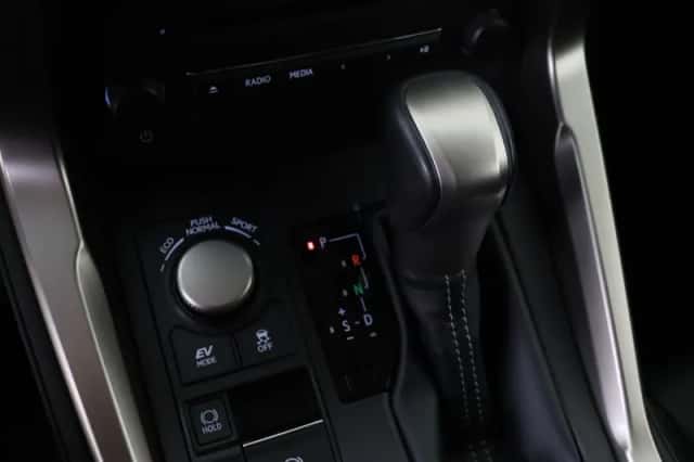 Lexus NX (2017) thumbnail 27