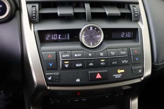 Lexus NX (2017) thumbnail 29
