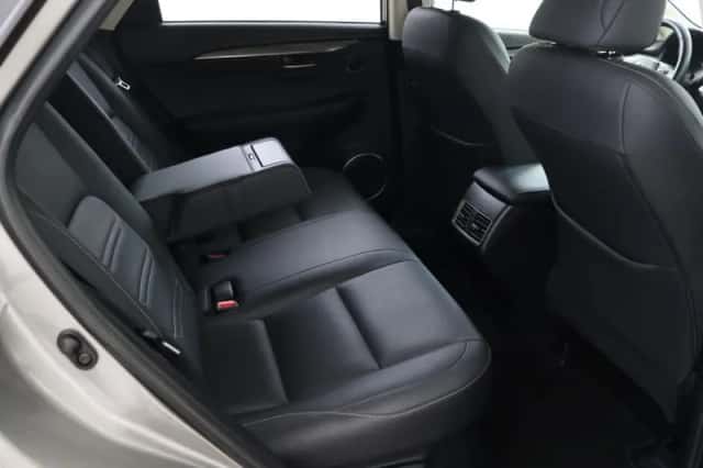 Lexus NX (2017) thumbnail 42