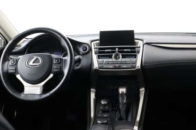 Lexus NX (2017) thumbnail 43