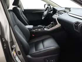 Lexus NX (2017) thumbnail 44