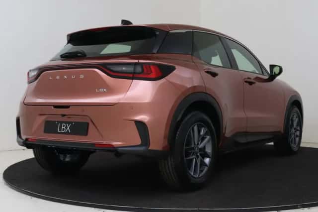 Lexus LBX (2025) thumbnail 2