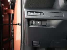 Lexus LBX (2025) thumbnail 12