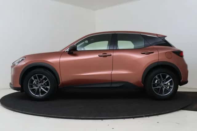 Lexus LBX (2025) thumbnail 3