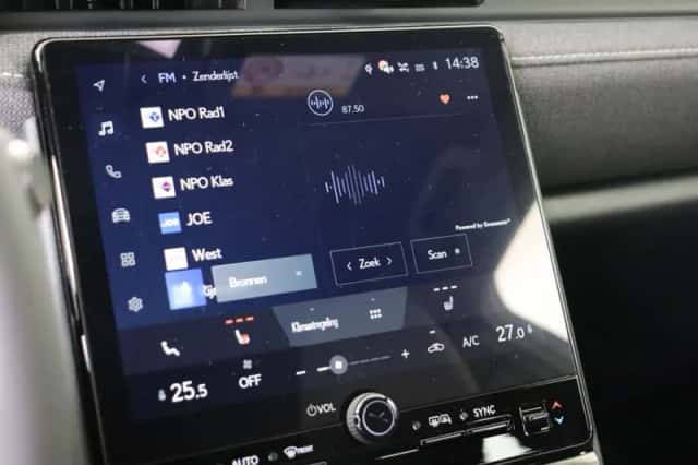 Lexus LBX (2025) thumbnail 26