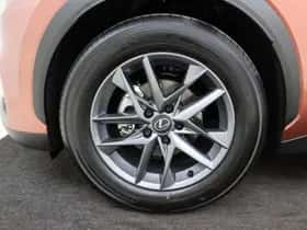 Lexus LBX (2025) thumbnail 5