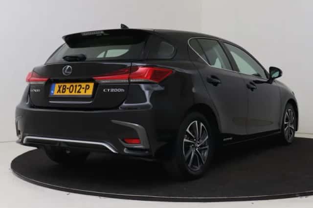 Lexus CT (2018) thumbnail 2