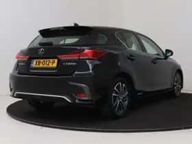 Lexus CT (2018) thumbnail 2
