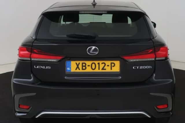 Lexus CT (2018) thumbnail 25