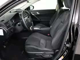 Lexus CT (2018) thumbnail 32