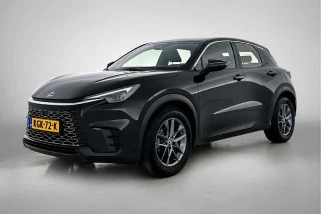 Lexus LBX (2024) thumbnail 1