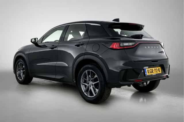 Lexus LBX (2024) thumbnail 11