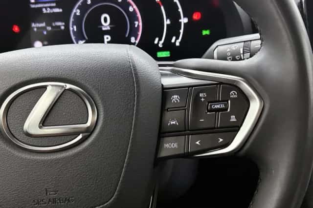 Lexus LBX (2024) thumbnail 12