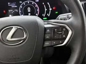 Lexus LBX (2024) thumbnail 12