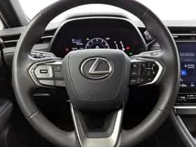 Lexus LBX (2024) thumbnail 15