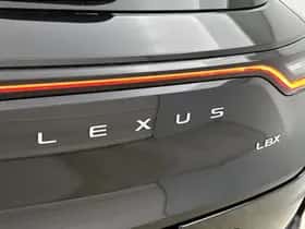 Lexus LBX (2024) thumbnail 16
